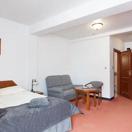 Piwnica Rycerska Kety Apartment Exterior photo
